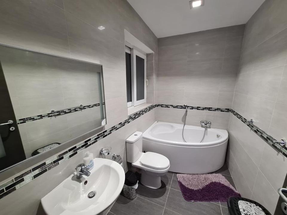 St Julians Central 2 Bedroom Apartment سانت جوليان المظهر الخارجي الصورة